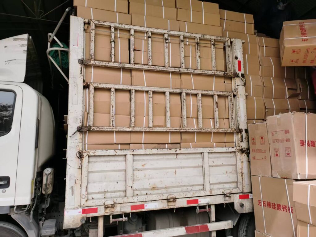 Container loading of high alumina bricks in Zhongshan